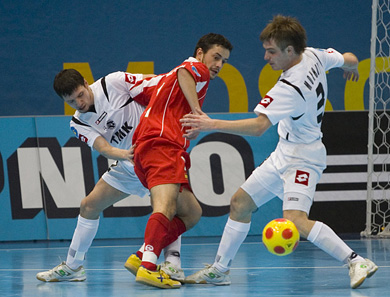 Mauricio between Shayakhmetov and Mokhov (Photo courtesy: Konstantin Molchanov)