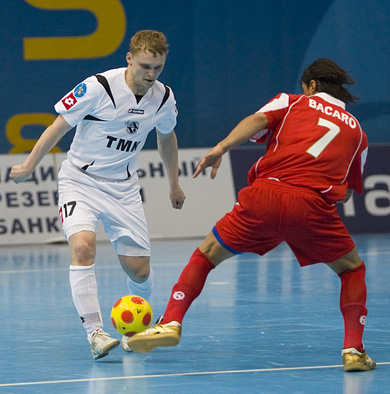 Same challenge, in opposite situation, this time the ball belongs to Viz(Photo courtesy: Konstantin Molchanov)