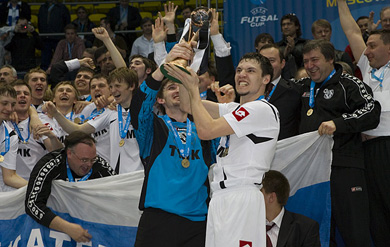 Europe belongs to Ekaterinburg! An almost 100% russian roster, a great lesson against the European leagues brazilianization! Learn it! (Photo courtesy: Konstantin Molchanov)