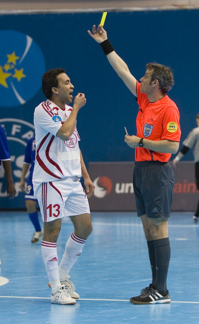 Yellow card for Pica Pau, who disagree with the ref Edi Sunjic (something classic) (Photo courtesy: Konstantin Molchanov)