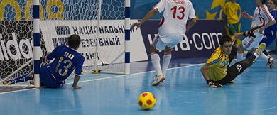 Thrilling action in the Kairat area: Gustavo, Pica Pau and Joan are involved (Photo courtesy: Konstantin Molchanov)