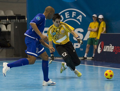 easy touch...(Photo courtesy: Konstantin Molchanov)