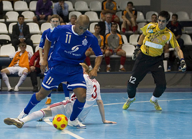 History of a goal: Cirilo avoid Terentyev... (Photo courtesy: Konstantin Molchanov)