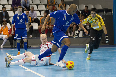 ... one step more... (Photo courtesy: Konstantin Molchanov)