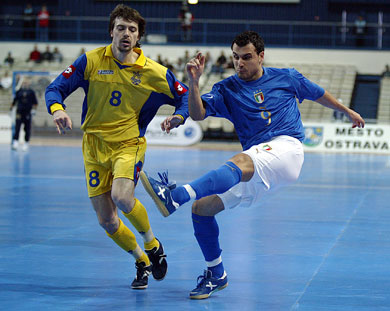 Fabiano vs Kudlay (Photo courtesy: Joe Pepler - UEFA.com)