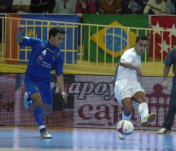 Minambres vs Clemilton (Photo courtesy: Enrique Serrano - LNFS)