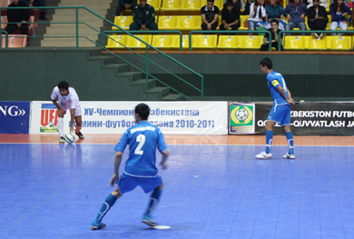 During the game (Photo courtesy: Konstantin Serikov - Uzbek Futsal Association)