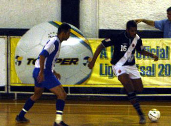 Michel Souza in action vs Maca� (Photo courtesy: Vasco da Gama)