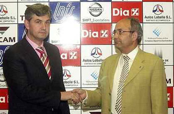Venancio presented in Santiago de Compostela (Photo courtesy: www.futsalero.com)