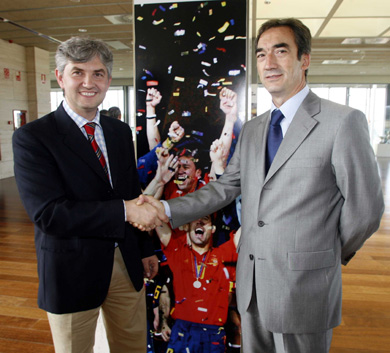 The historical change: Venancio Lopez replacing Lozano on the Iberian futsal bench (Photo courtesy: APHOTO Spain - LNFS)