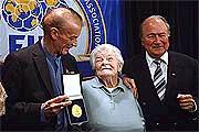 Johnny Warren, his mother Marjorie and FIFA president Sepp Blatter (Photo courtesy: ASA)