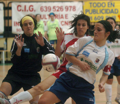 Ana Luis vs Isa and Mamen (Photo courtesy: Enrique Serrano)