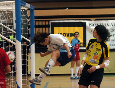 Goal by Laura Jimenez! (Photo courtesy: Enrique Serrano)