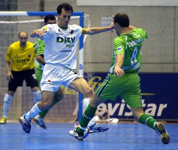 Another battle between Santi and Schumacher (Photo courtesy: LNFS)