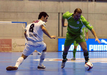 Schumacher escapes to Raul Izquierdo (Photo courtesy: LNFS)