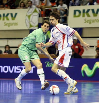 Cesar vs Luis (Photo courtesy: Angel Perez - LNFS)