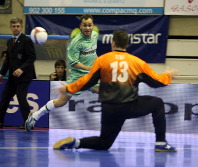 Marquinho vs Toni, part 1 (Photo courtesy: Angel Perez - LNFS)