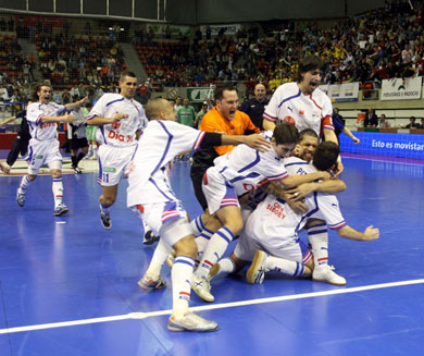 Run for the title! Part 2 (Photo courtesy: Angel Perez - LNFS)