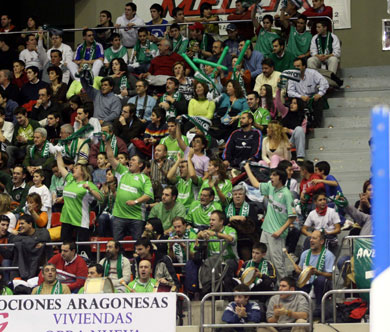 And the maquina verde fans' answer, part 1... (Photo courtesy: Angel Perez - LNFS)