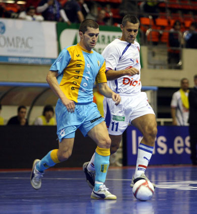 Orol vs Serpa (Photo courtesy: Angel Perez - LNFS)