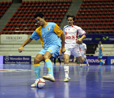 Balo followed by Cesar (Photo courtesy: Angel Perez - LNFS)