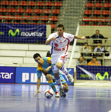 Alemao is faster than Jordi Sanchez... (Photo courtesy: Angel Perez - LNFS)