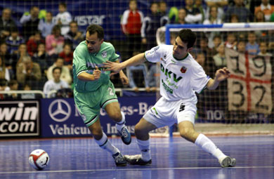 Marquinho vs Marcelo Almeida (Photo courtesy: Angel Perez - LNFS)