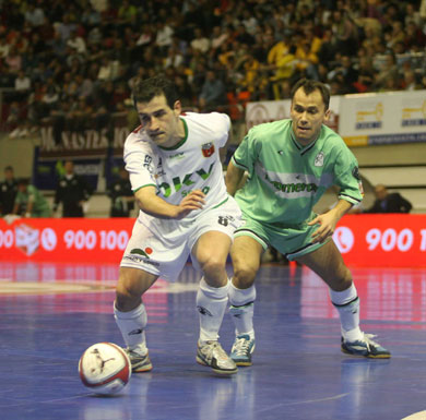 Raul Izquierdo vs Marquinho (Photo courtesy: Angel Perez - LNFS)