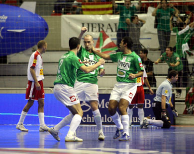 Charli Morteruel, Javi Eseverri and Dè celebrating the first goal for MRA Gvtarra (Photo courtesy: Angel Perez - LNFS)
