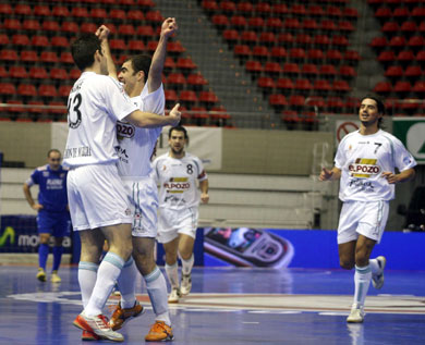 Kike, Wilde, Vinicius and Fran Serrejon: goal for ElPozo! (Photo courtesy: Angel Perez - LNFS)