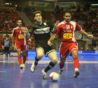 Luis vs Leo (Photo courtesy: Angel Perez - LNFS)