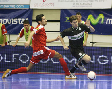 Pc vs Luis, part 1... (Photo courtesy: Angel Perez - LNFS)