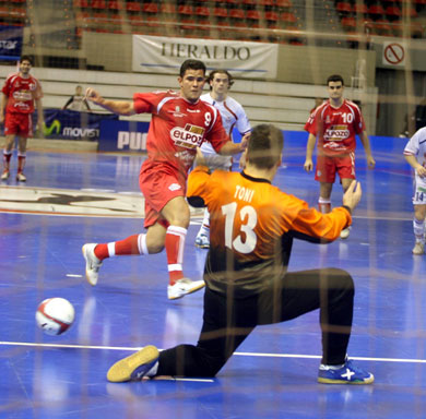 No chances for Toni, goal by Vinicius! (Photo courtesy: Angel Perez - LNFS)