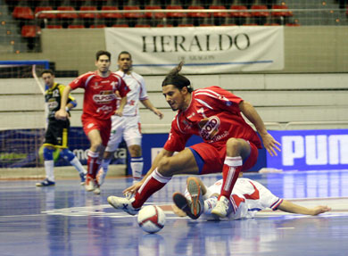 Vinicius Bacaro is flying... (Photo courtesy: Angel Perez - LNFS)