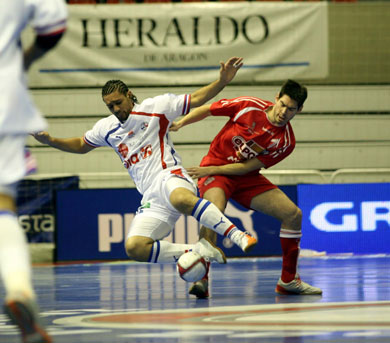 Kike vs Betao (Photo courtesy: Angel Perez - LNFS)