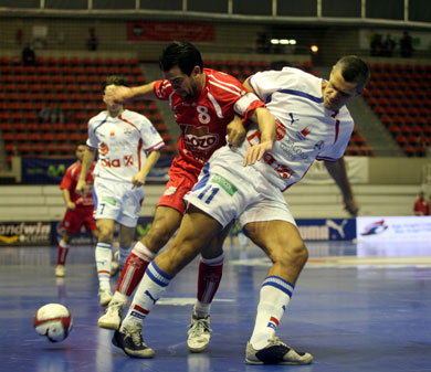 Fran Serrejon vs Serpa (Photo courtesy: Angel Perez - LNFS)