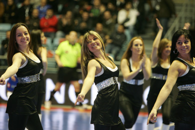 Girls power in Santiago de Compostela (Photo courtesy: Rub�n de Pedro - LNFS)