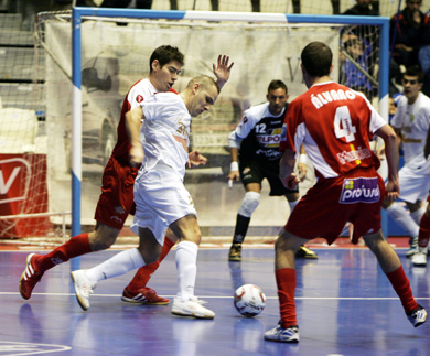 Dani Salgado in the murcian area (Photo courtesy: Rub�n de Pedro - LNFS)