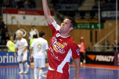 Vinicius celebrates (Photo courtesy: Rub�n de Pedro - LNFS)