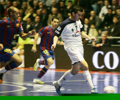 Raul followed by Igor and Jordi Sanchez (Photo courtesy: Rub�n de Pedro - LNFS)