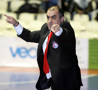 Luis Fonseca is showing the way (Photo courtesy: Rub�n de Pedro - LNFS)